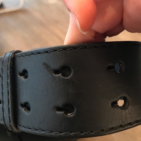 Burberry large leather bucket bag - Picture 8 of 11